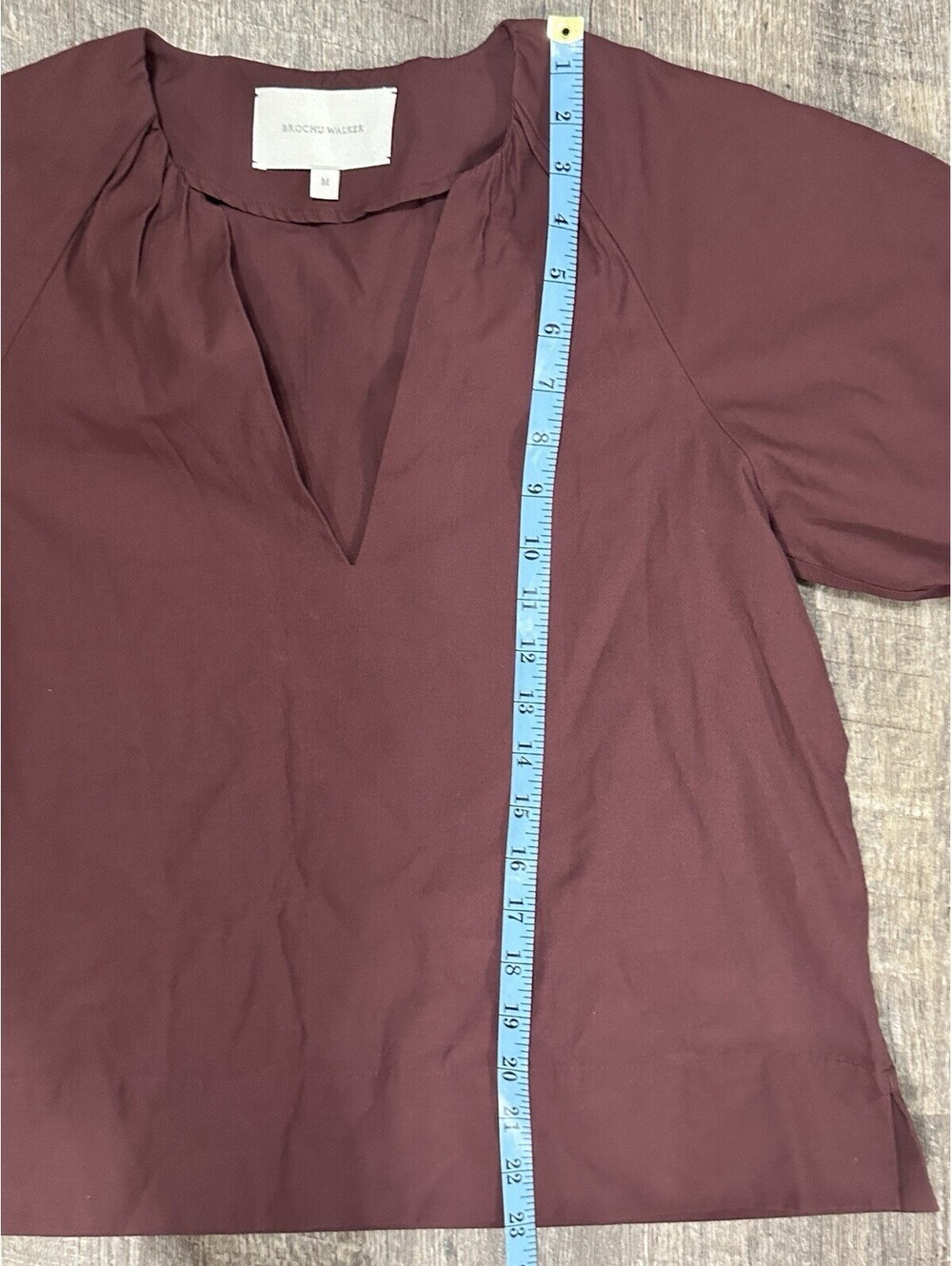 Brochu Walker Women’s Burgundy Pleated Woven V-Neck Blouse Short Sleeve M - Picture 5 of 6